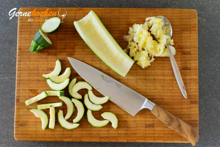 Putenpfanne mit Zucchini und Champignons – Zubereitungsschritt 1