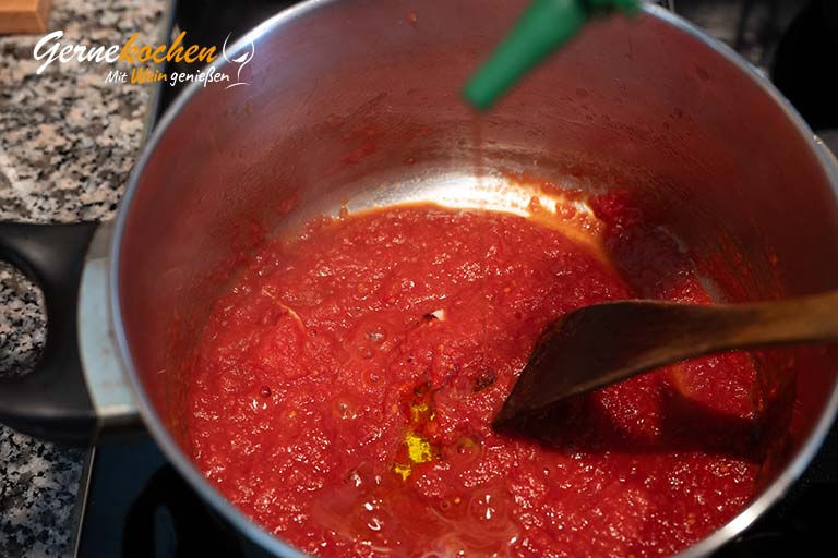 Fussili mit schneller Tomatensauce – Zubereitungsschritt 2