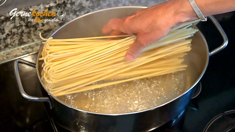 Spaghetti alla puttanesca originale – Zubereitungsschritt 3.1