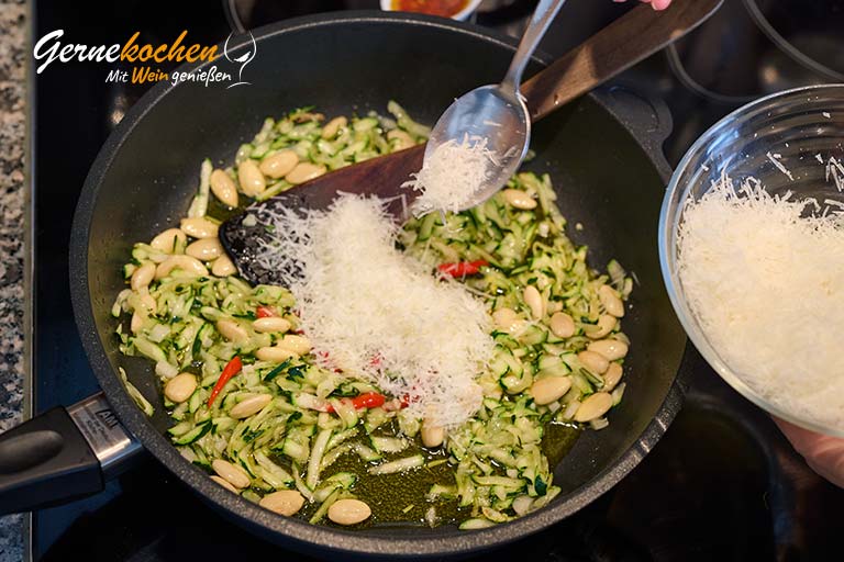Fregola sarda mit Zucchini und Muscheln – Zubereitungsschritt 3.3
