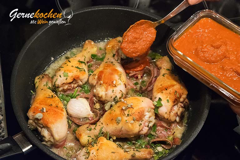 Hähnchenkeulen in Tomatensauce mit Oliven – Zubereitungsschritt 3.3