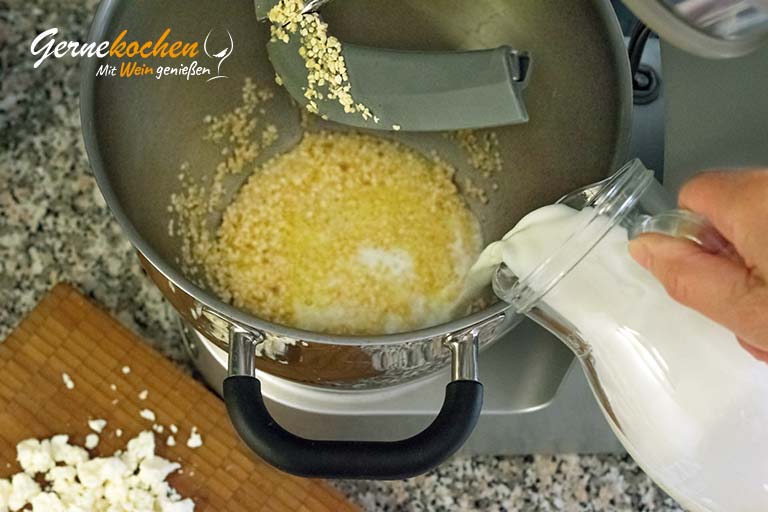 Trachanás mit Ziegenwürstchen und Feta – Arbeitsschritt 2.2 Trachanás mit Ziegenwürstchen und Feta – Zubereitungsschritt 2.2