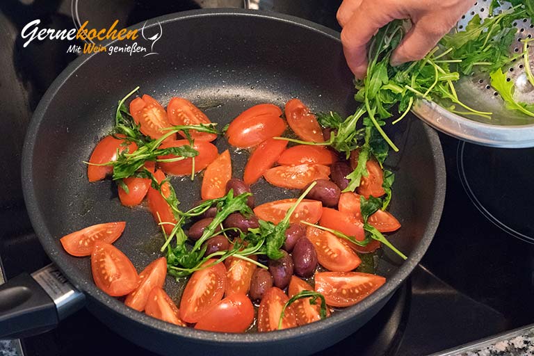 Trachanás mit Ziegenwürstchen und Feta – Arbeitsschritt 3 Trachanás mit Ziegenwürstchen und Feta – Zubereitungsschritt 3