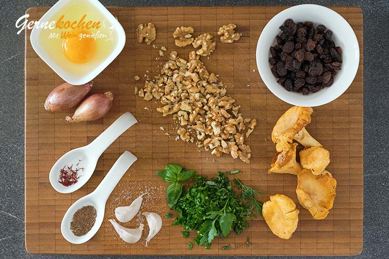 Safran-Linguine mit Pfifferlingen und pochiertem Ei – Zubereitungsschritt 1