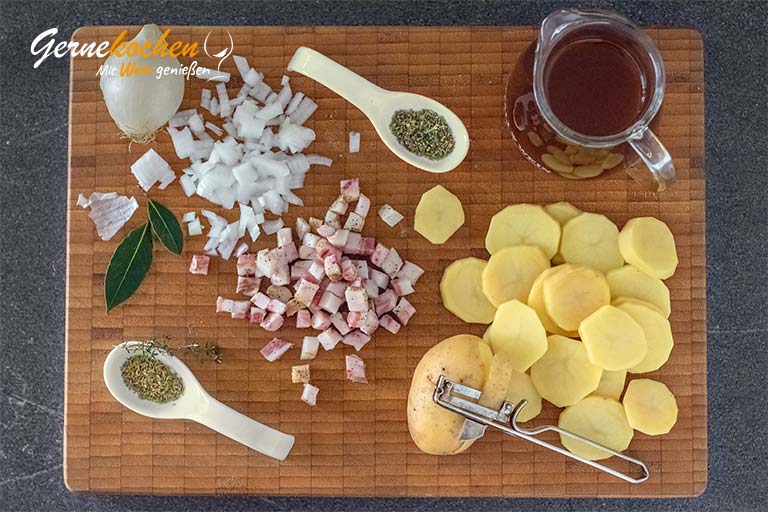 Schmorkartoffeln mit Zwiebeln und Speck – Zubereitungsschritt 1
