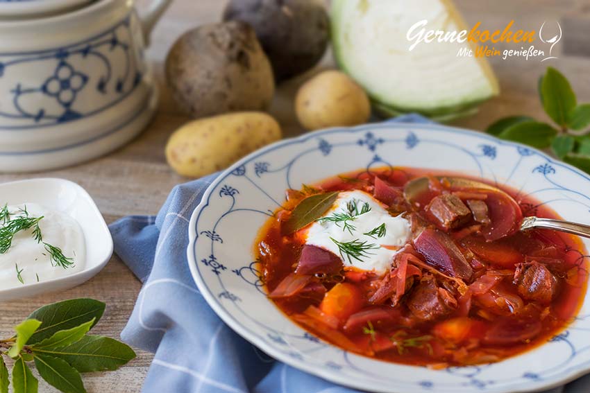 Borschtsch – ukrainische Rote-Bete-Suppe mit Rindfleisch
